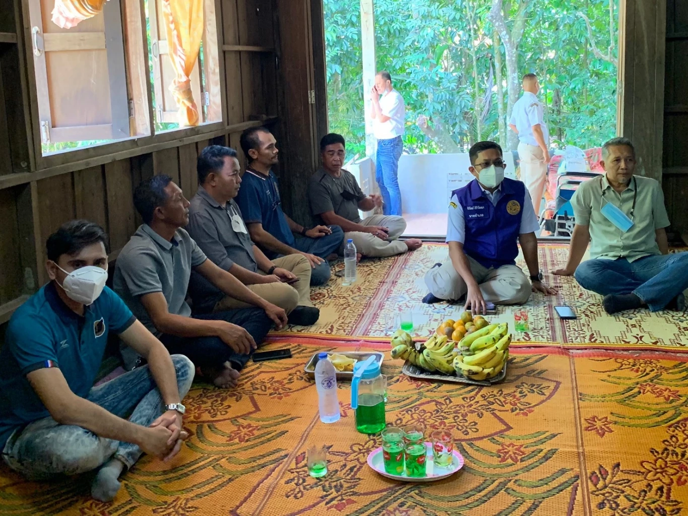 ส.ส.ประชาชาติ ให้กำลังใจครอบครัวถูกทหารพรานล้อมบ้านที่นราธิวาส