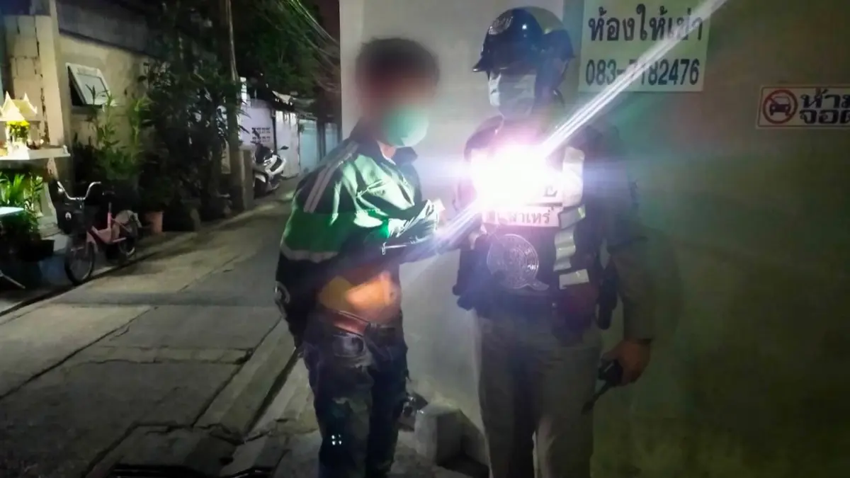 เพื่อนเตือนแล้วไม่ฟัง หนุ่มสวมบทไรเดอร์ฟู้ด ขนยาอำพรางตำรวจ