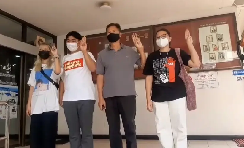 กลุ่ม 24 มิถุนาฯ รายงานตัวคดีฝ่าฝืน พ.ร.ก.ฉุกเฉิน ยื่นยูเอ็นแซงก์ชั่นไทย