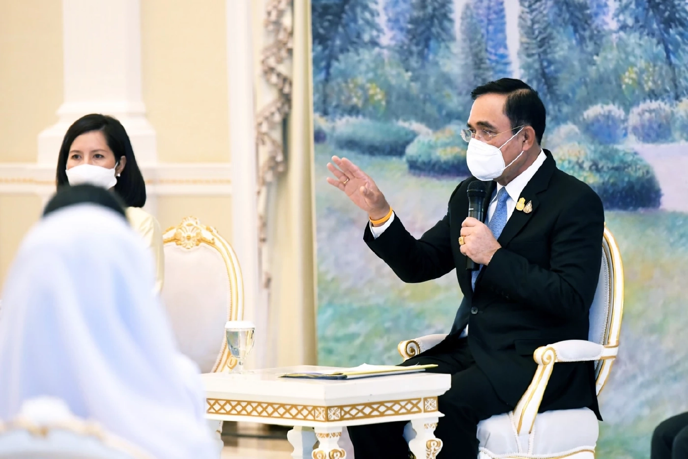 พล.อ.ประยุทธ์ เปิดตึกไทยคู่ฟ้า พาเยาวชนนั่งเก้าอี้นายกฯ รับฟังคนรุ่นใหม่