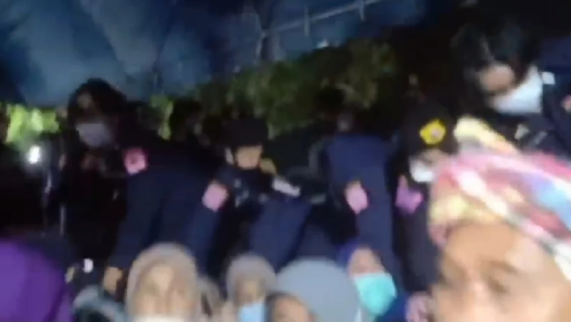 ชาวบ้านจะนะ บุกขอสนับสนุนเงินกองทุนกองทุนยุติธรรมสู้คดีม็อบหน้าทำเนียบฯ