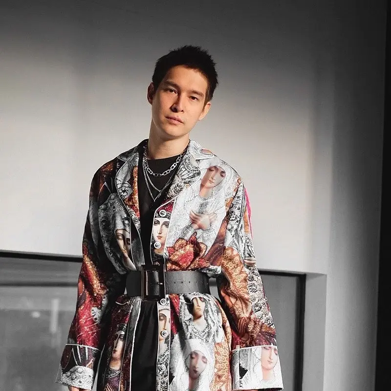 นักร้องชื่อดัง "พีท พล" 