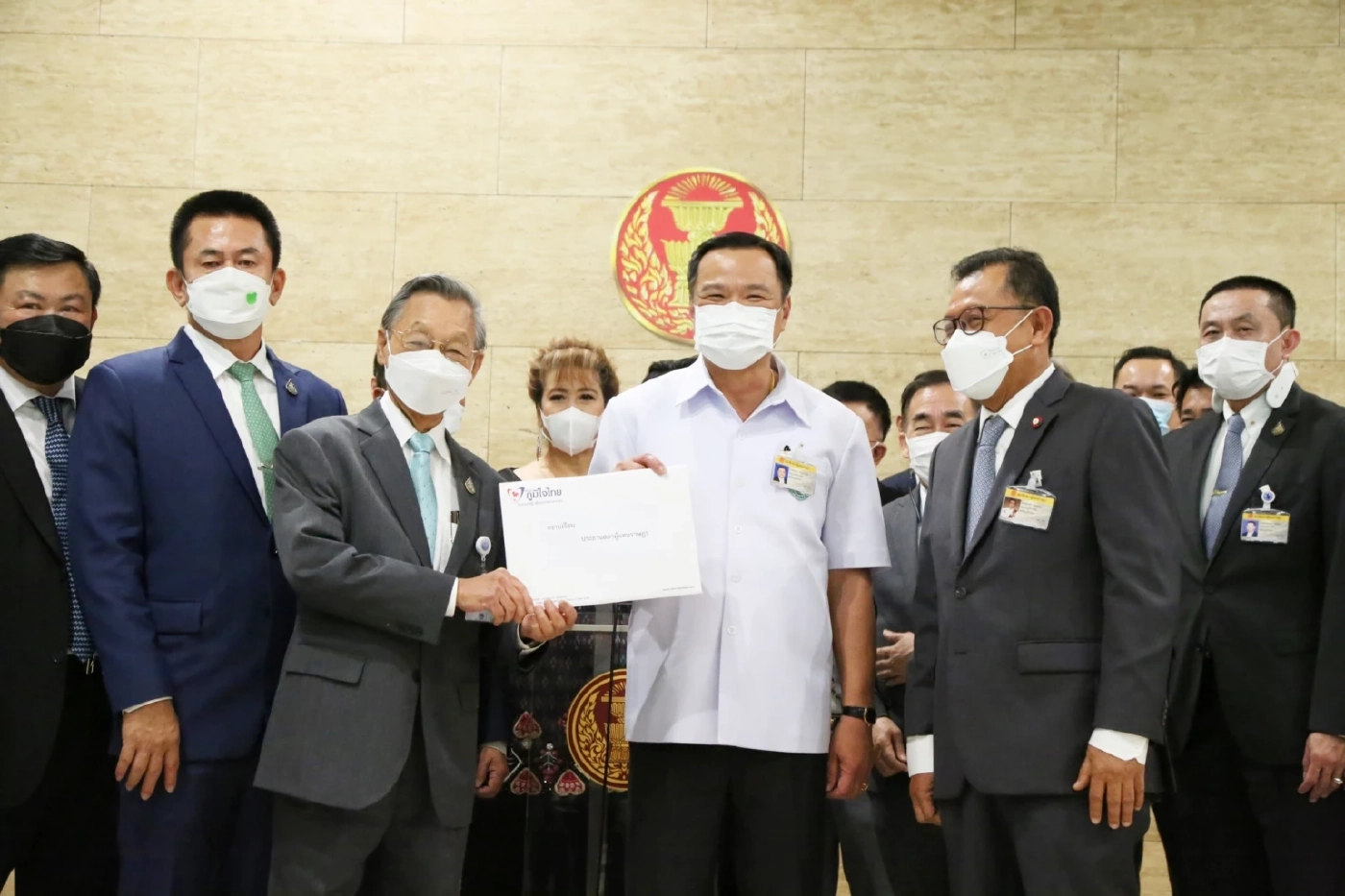 อนุทิน ยื่นร่าง พ.ร.บ.กัญชา ถึง ปธ.ชวน หวังคุมการใช้หลังปลดพ้นยาเสพติด