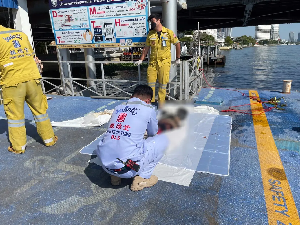 สลด! พบศพแม่และลูกสาววัยขวบเศษ ลอยมาติดโป๊ะท่าเทียบเรือสะพานกรุงธน