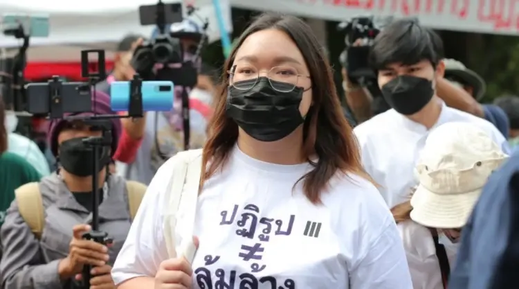 ลุ้นศาลสั่งปล่อย “รุ้ง ปนัสยา”  ต่อหรือไม่  หลังอนุญาตให้ออกไปสอบได้ที่มธ.