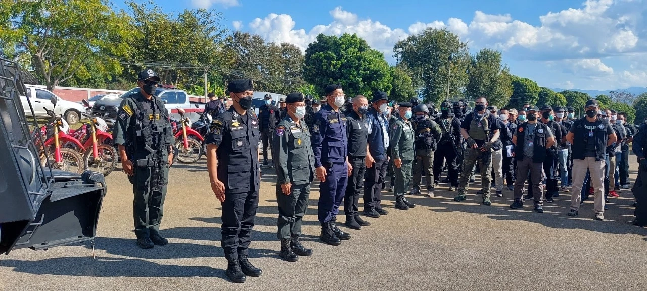 ป.ป.ส. ส่งทีมอินทรีย์ 19 พร้อมรถหุ้มเกราะสนับสนุนไล่ล่าแก๊งยานรกยิง ตร. ดับ