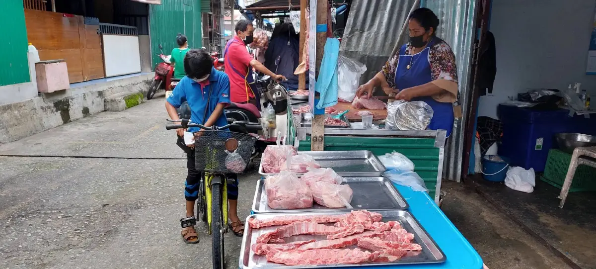 ชาวเบตงโอด"หมูแพง"220 บาทต่อกิโลกรัม รับปีใหม่