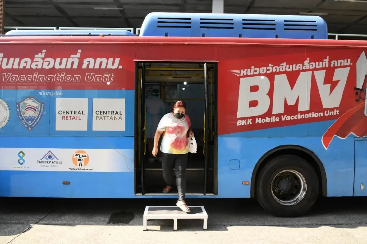 กทม. จัด รถ BMV ฉีดวัคซีนป้องกันโควิด-19 ให้ประชาชน