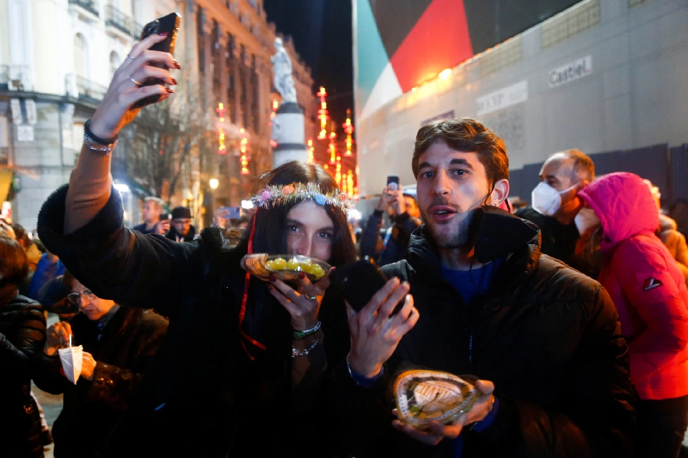 ชาวสเปนกินองุ่น 12 ลูก เสริมดวงรับปี 2022