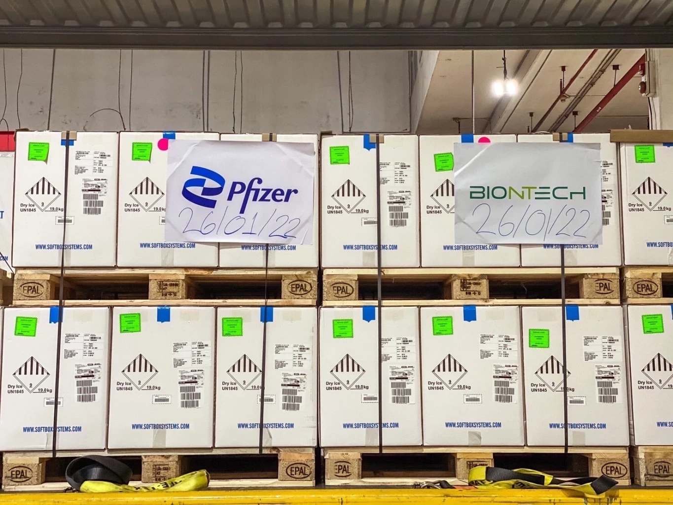 "ไฟเซอร์ฝาสีส้ม" ล็อตแรกถึงไทยแล้ว เริ่มฉีด 31 ม.ค.นี้