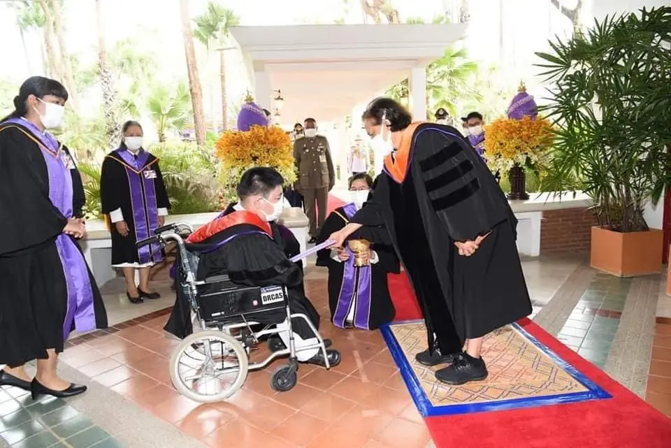 พี่ดี้ เผย ซึ้งใจ ภาพเหล่าบัณฑิตม.มช. เข้ารับพระราชทานปริญญาบัตร