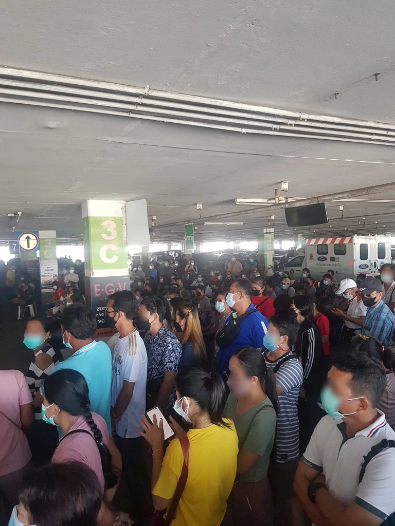 ชาวบ้านทะลักจุดฉีดวัคซีนสมุทรปราการ หวั่นเป็นแหล่งแพร่เชื้อ