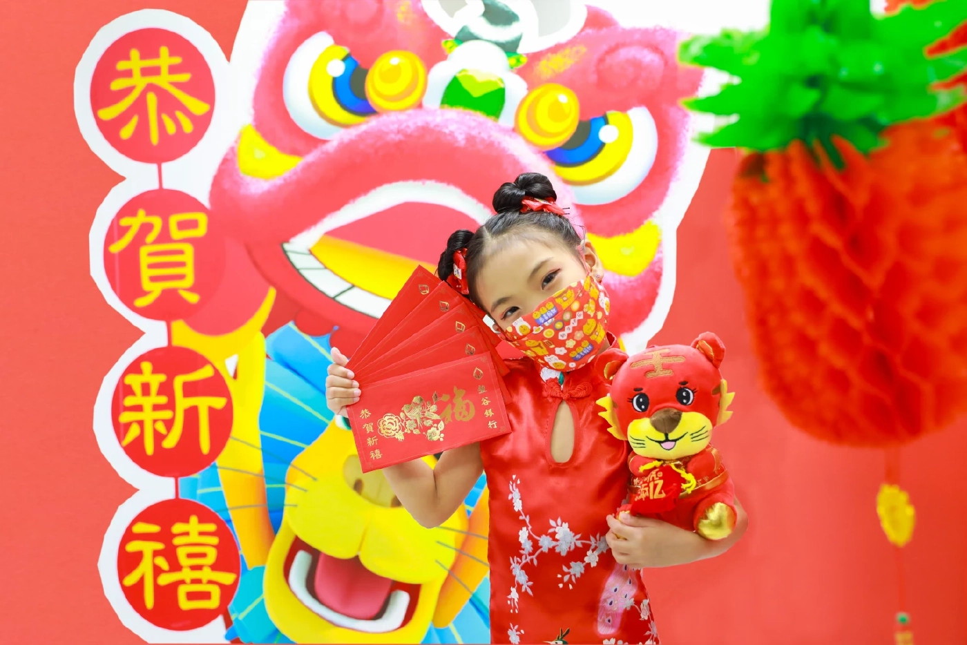 รับซอง “อั่งเปา” เสริมสิริมงคลเทศกาลตรุษจีน ปี 2565