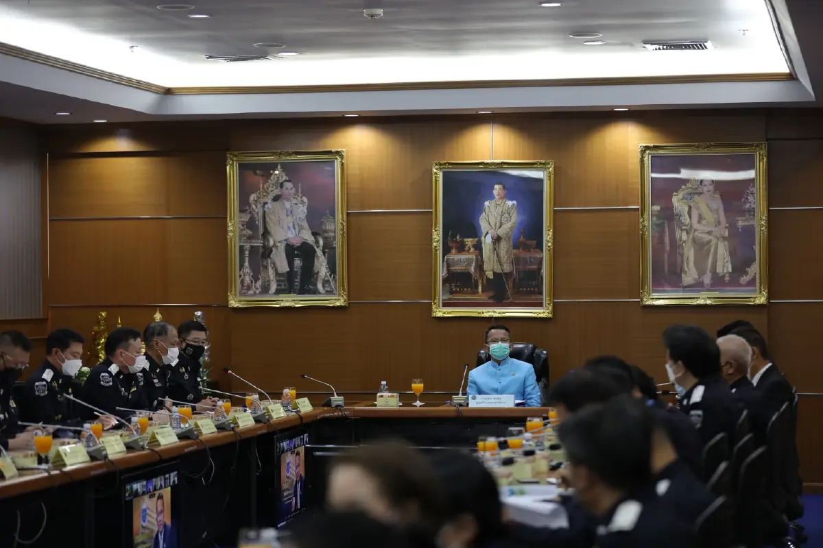 "สมศักดิ์" มอบนโยบายและติดตามงานดีเอสไอ แนะต้องศึกษาแก้ปัญหาจากต้นตอ 