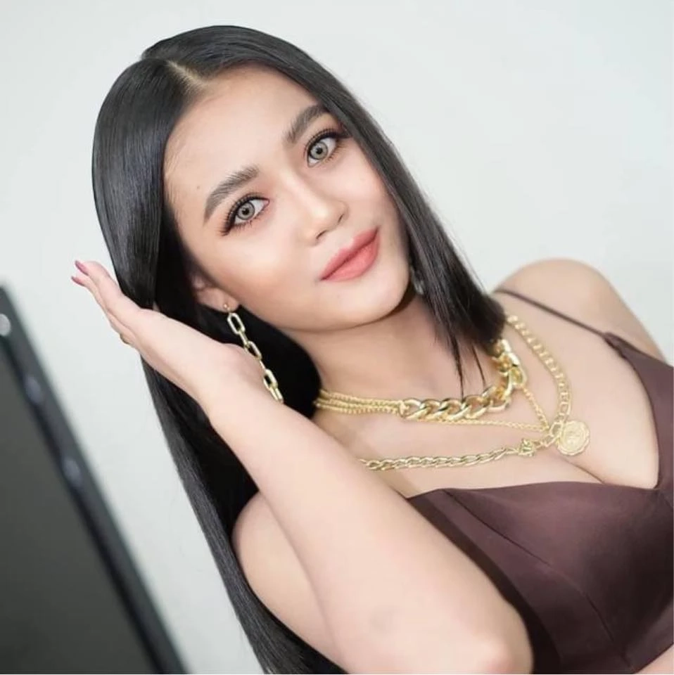 "ลำไย ไหทองคำ" นักร้องลูกทุ่งสาวชื่อดัง