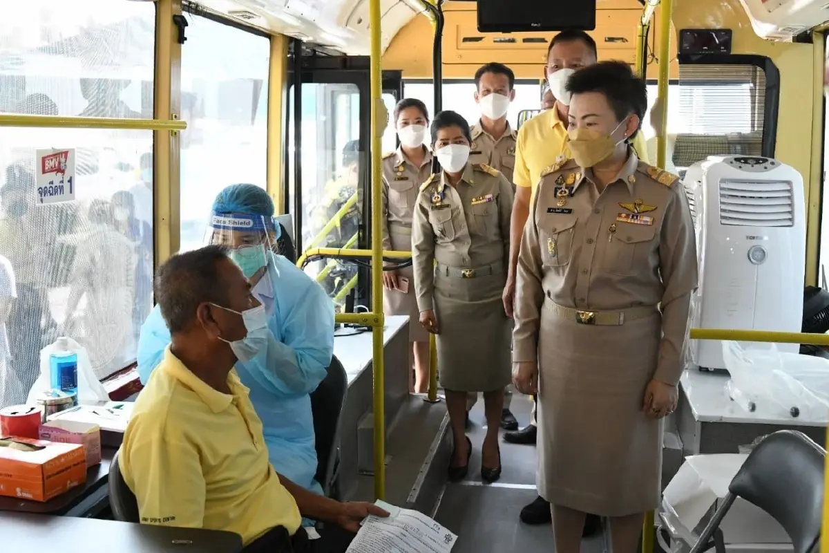 กทม. จัด รถ BMV ฉีดวัคซีนป้องกันโควิด-19 ให้ประชาชน