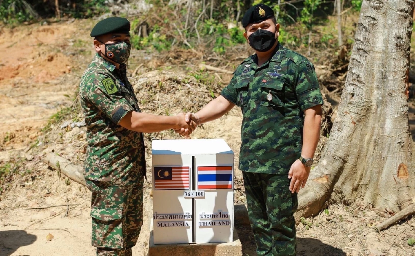 ทหารไทย-มาเลเซีย ร่วมตรวจฐานปฏิบัติการร่วมเพื่อความมั่นคงทั้งสองชาติ