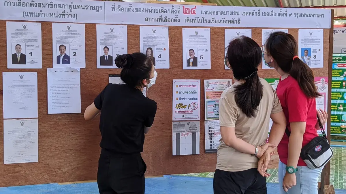 เขตหลักสี่ตั้งกระดานพร้อมรายงานผลคะแนนเลือกตั้งซ่อม