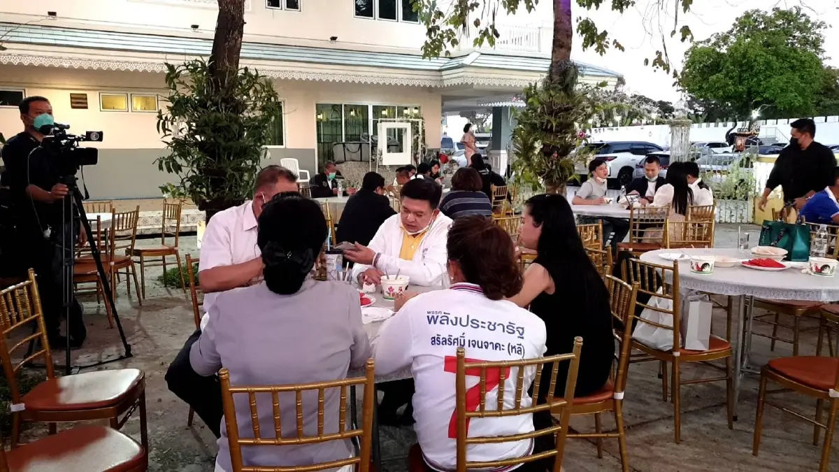 “มาดามหลี – สิระ” เริ่มเครียด หลัง “เพื่อไทย” นำโด่ง “พลังประชารัฐ”
