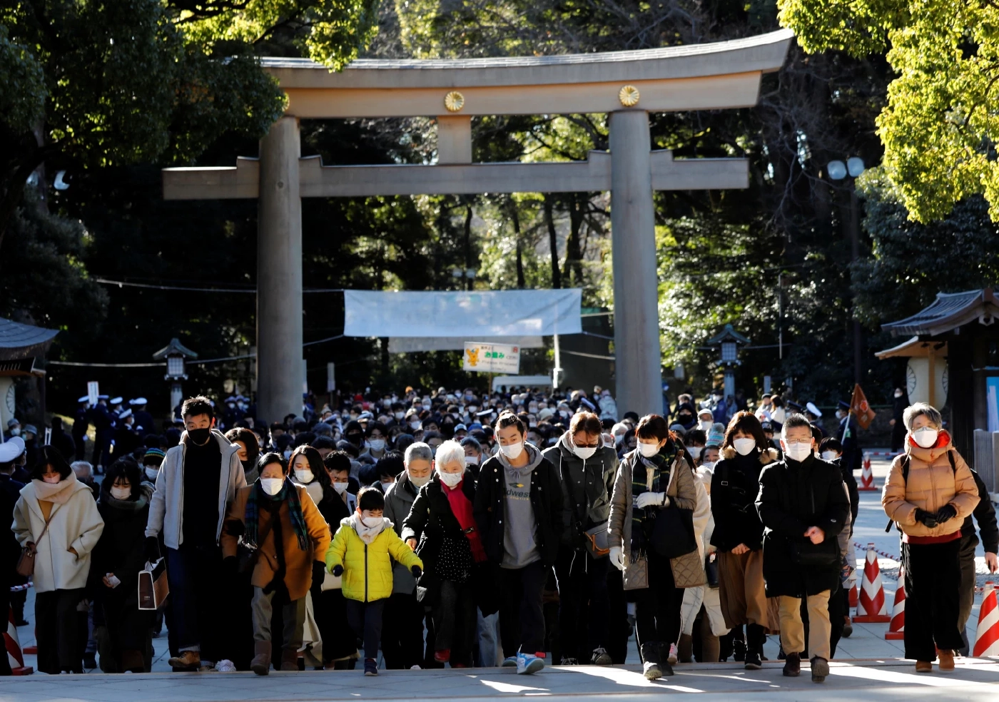 ชาวญี่ปุ่นขอพรปีใหม่ที่ศาลเจ้าเมจิ ตั้งแต่เช้ามืด