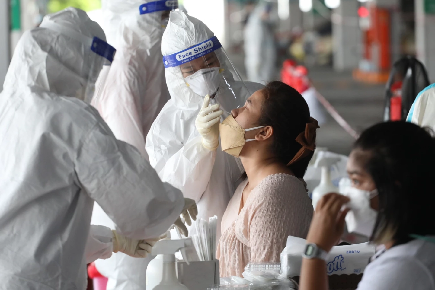 โควิดชลบุรียังน่าห่วง ติดอีก 847 ราย แจ้งเตือนสถานที่เสี่ยงใครไปรีบตรวจ ATK