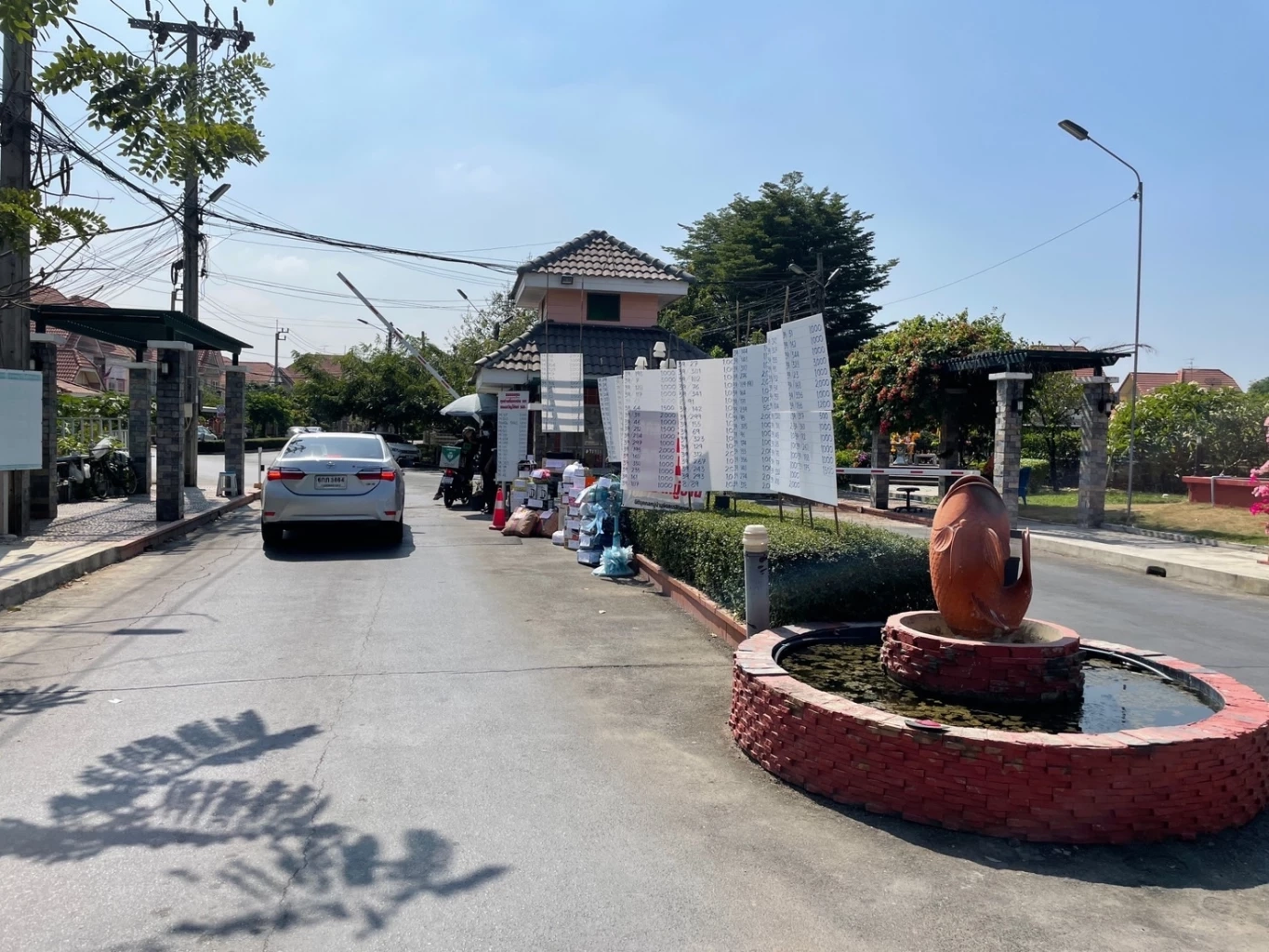 ดีใจแทนพี่รปภ.!! โซเชียลแห่แชร์ภาพลูกบ้านมอบ เงิน-ของขวัญปีใหม่ ล้นป้อม