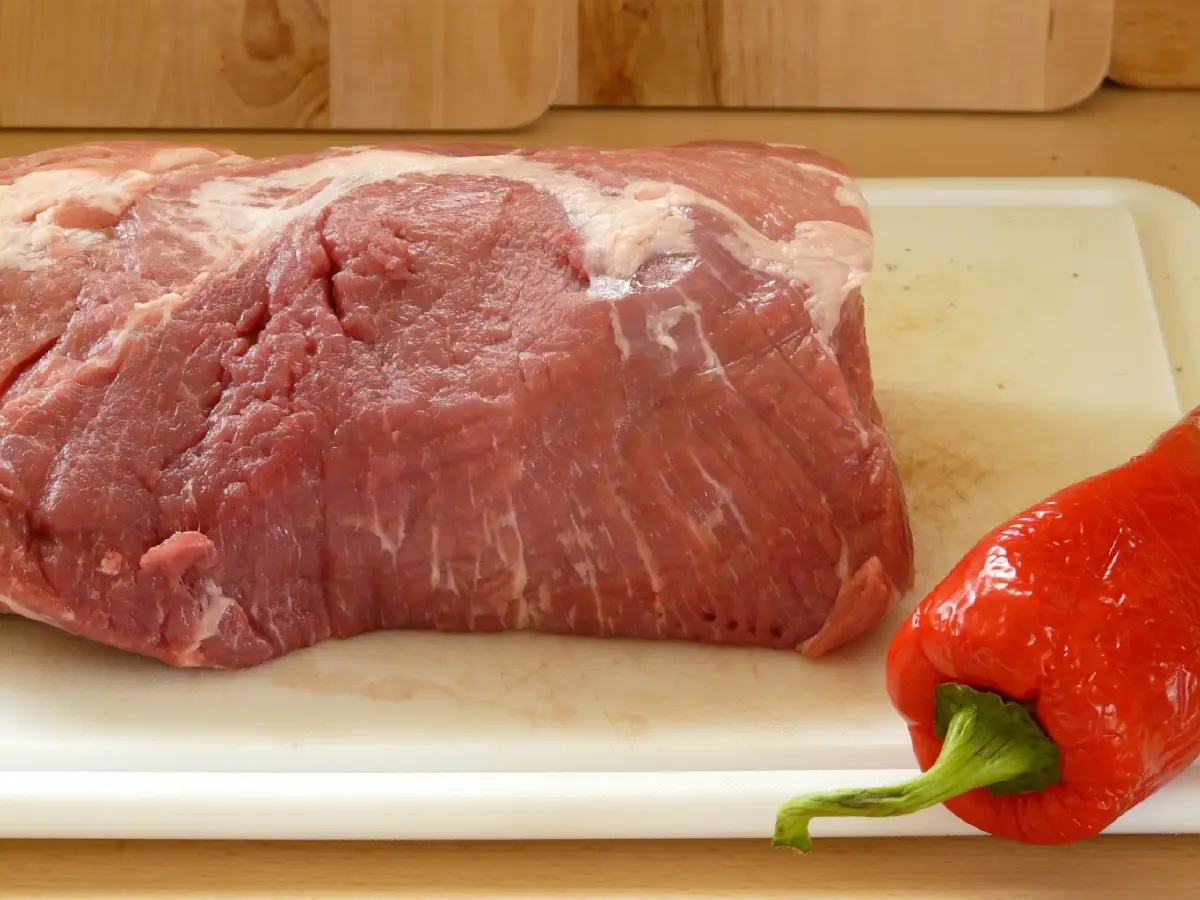 ราคาเนื้อหมูแพงสุดในรอบ 10 ปี กดดันหันไปซื้อไก่ หวั่นขึ้นราคาตาม