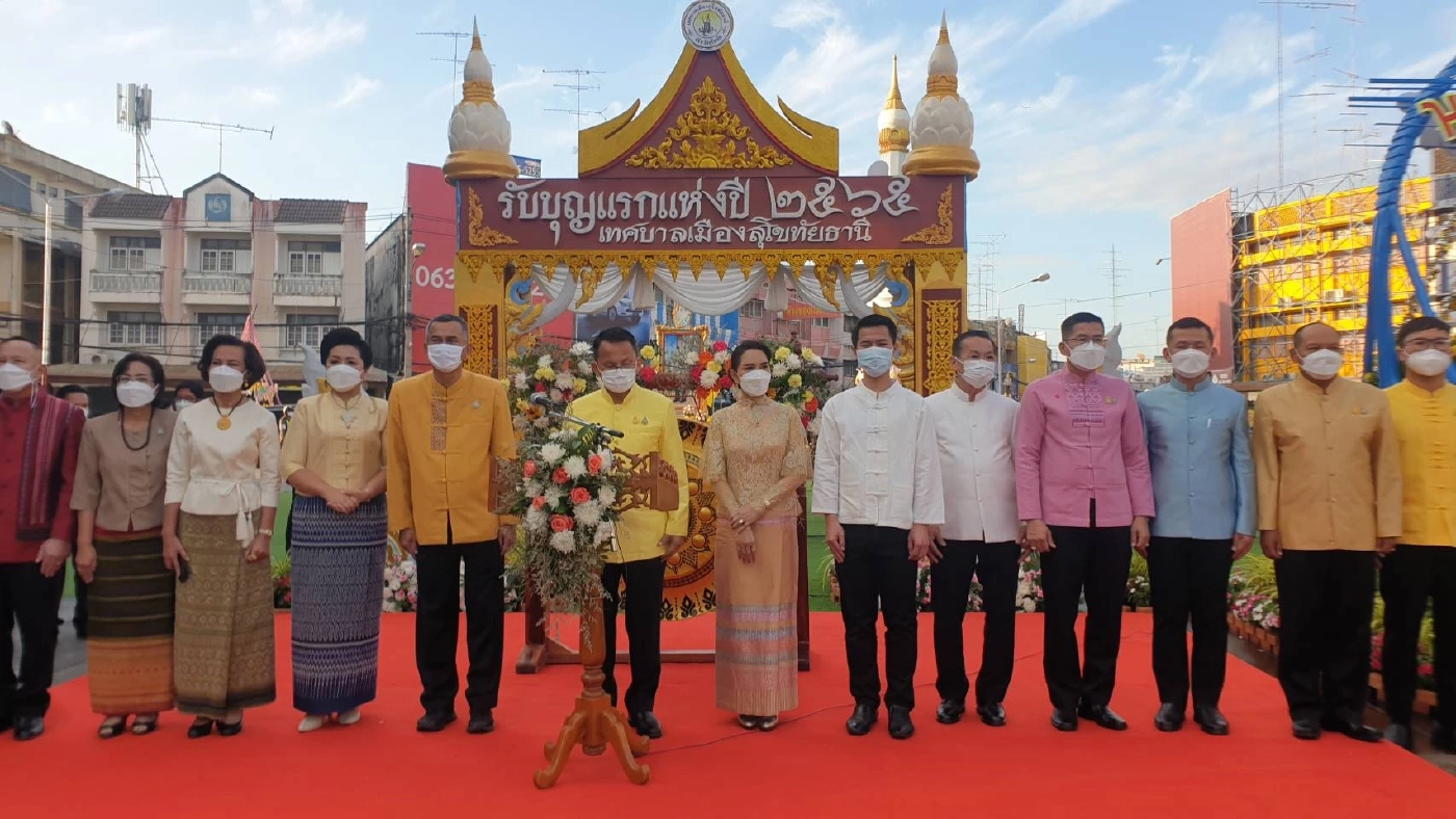 "สมศักดิ์" ร่วมงาน"รับบุญแรกแห่งเมืองสุโขทัย" 