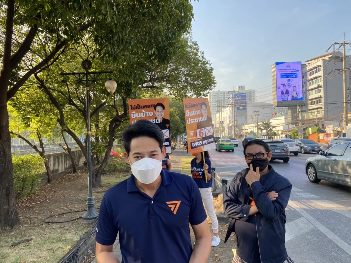 "เพชร กรุณพล"ลุยหาเสียงตลาดพงษ์เพชรเจอแม่ค้าบ่นอุบของแพง