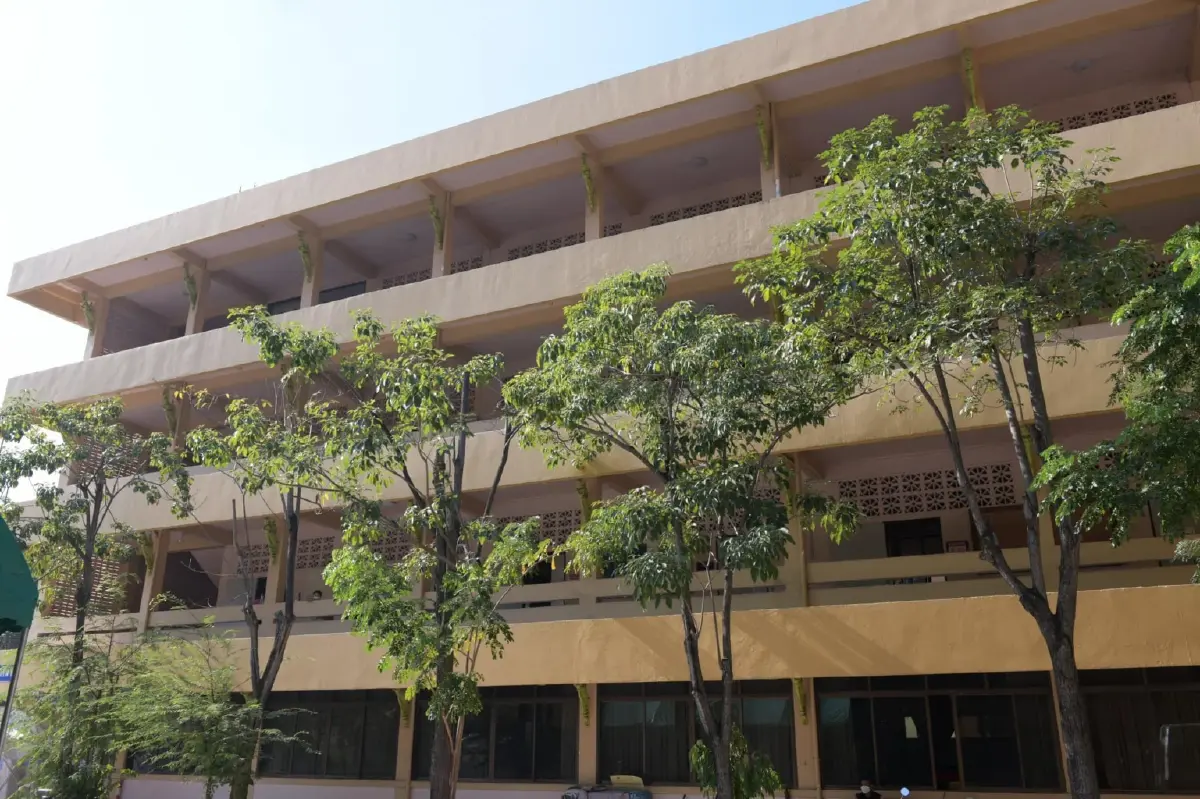 ศูนย์ EOC กทม. 50 เขต เร่งรับผู้ป่วยโควิดเข้าสู่การรักษาไม่ให้มีตกค้าง