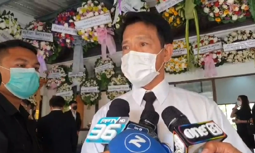  นายแพทย์อนิรุทธ์ สุภวัตรจริยากุล พ่อของหมอกระต่าย