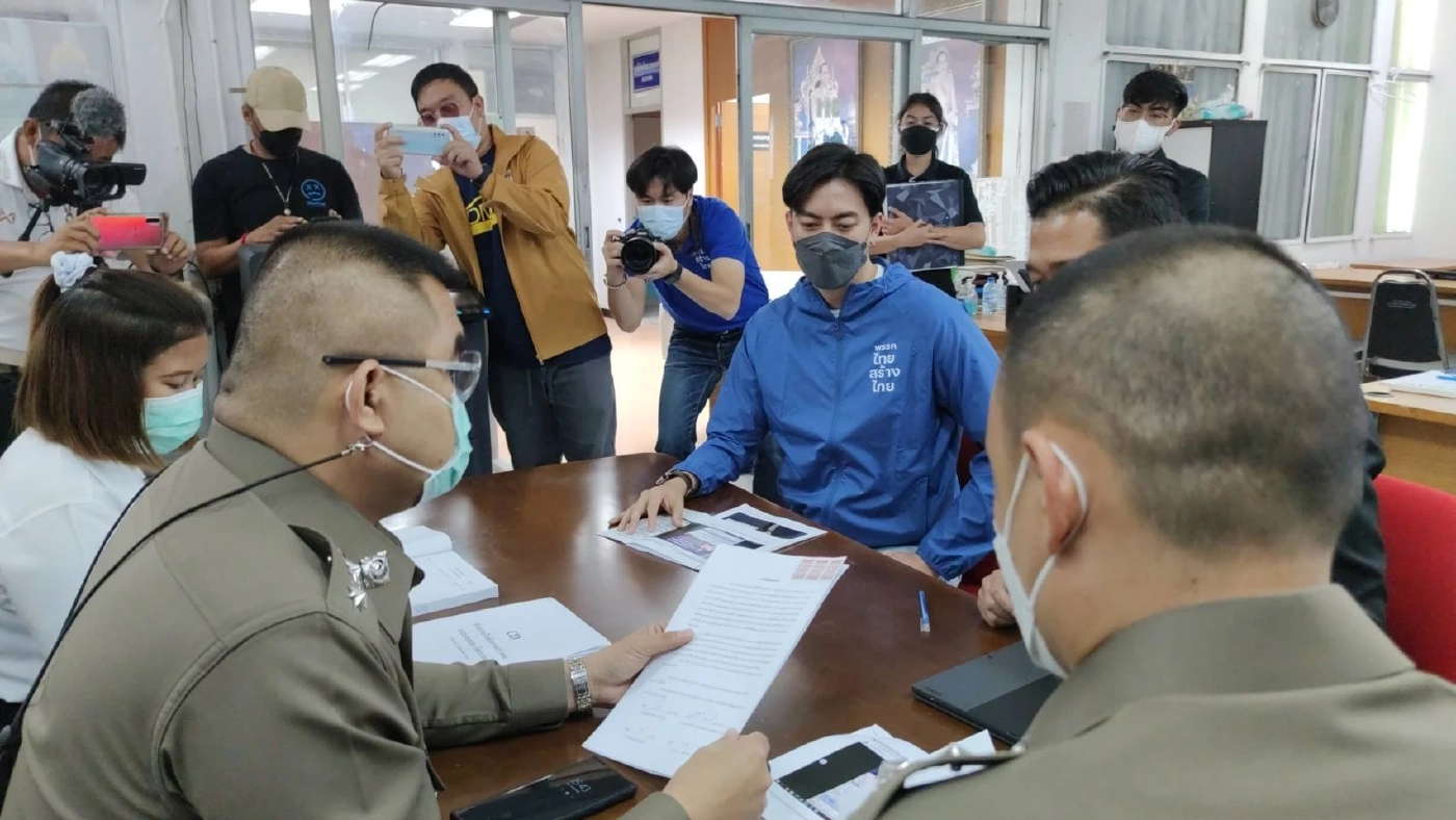 ฟิล์ม รัฐภูมิควงทนายฯ แจ้งความเอาผิด “ดร.อานนท์”หมิ่นประมาทหญิงหน่อย