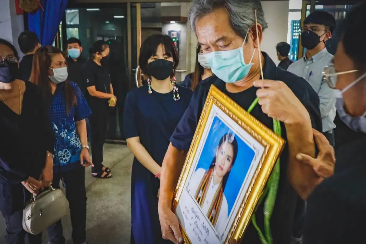 ชาวเน็ตสุดเศร้า หลังอ่านแชทสุดท้าย พ่อคุยกับ ‘หมอปอ’ ก่อนเสียชีวิต