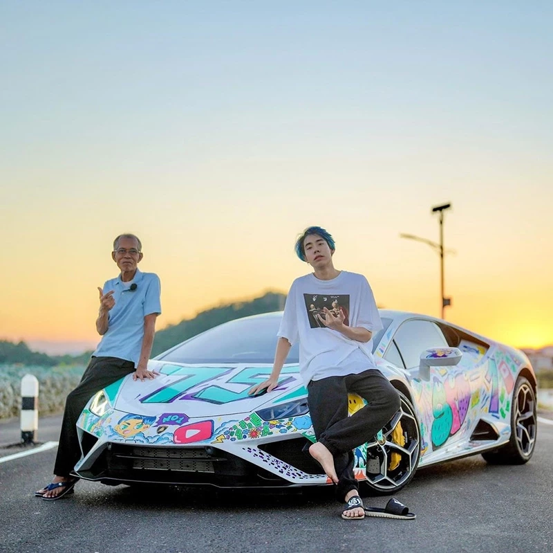 “เก๋ไก๋" โผล่คอมเมนต์คลิป “สไปร์ท" ซื้อรถแลมโบกินี่หรู