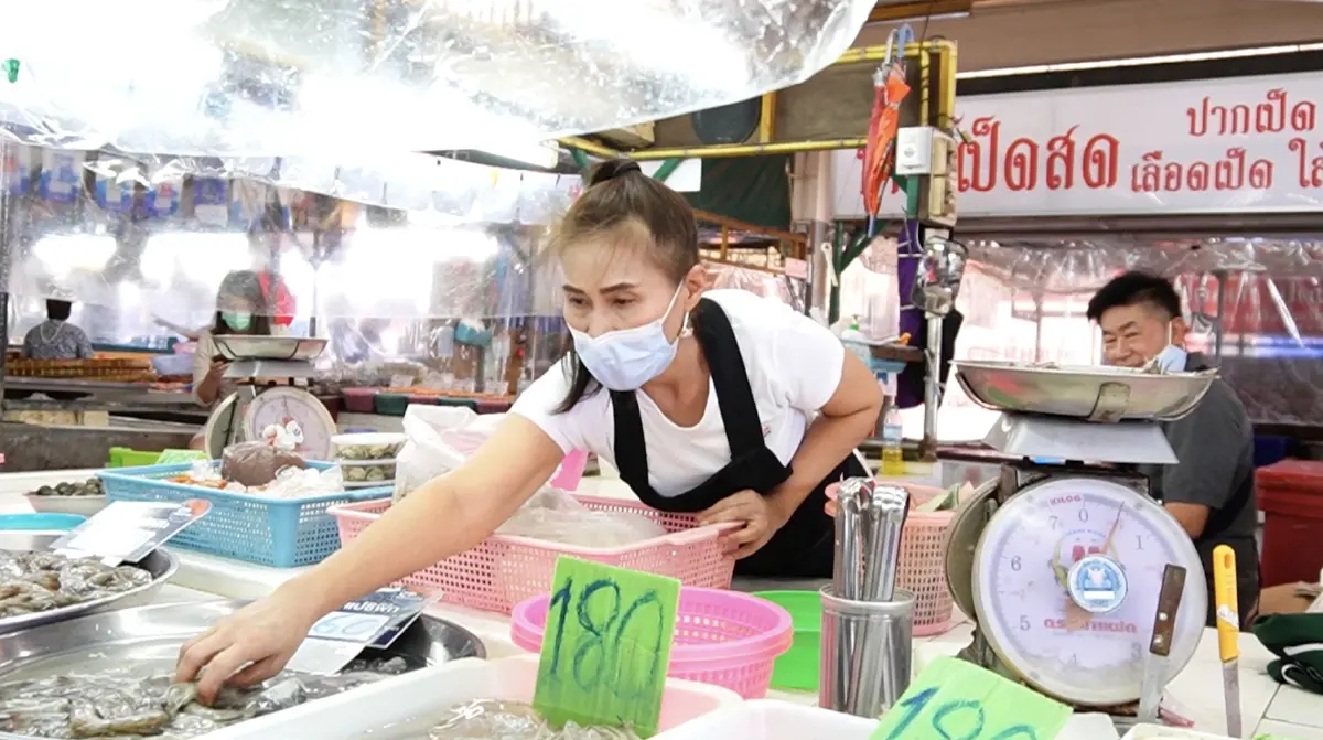 พ่อค้าแม่ค้าวอนรัฐเร่งช่วยเหลือหลังราคาสินค้าเกือบทุกชนิดปรับขึ้น