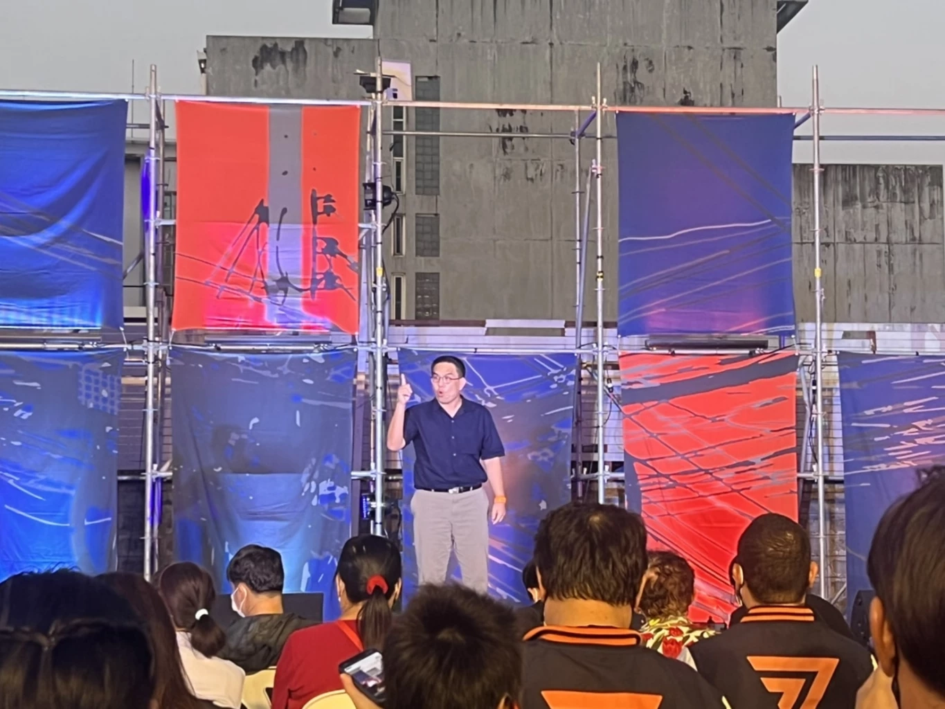 เปิดประวัติ “วิโรจน์ ลักขณาอดิศร” จาก "ดาวเด่นสภา" สู่ "แคนดิเดต ผู้ว่าฯกทม."