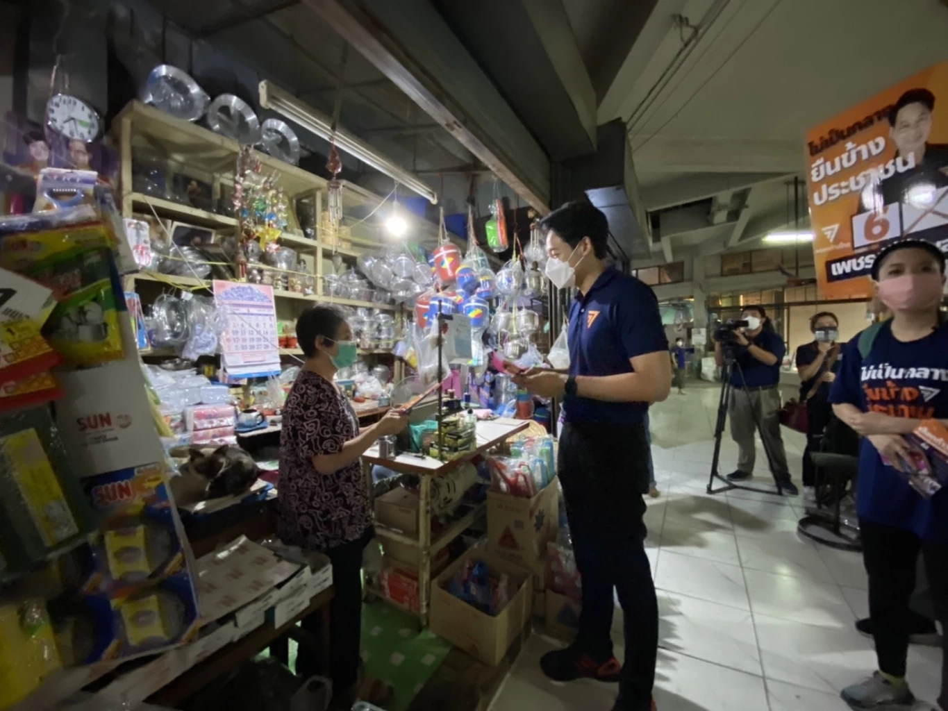 "เพชร กรุณพล"ลุยหาเสียงตลาดพงษ์เพชรเจอแม่ค้าบ่นอุบของแพง