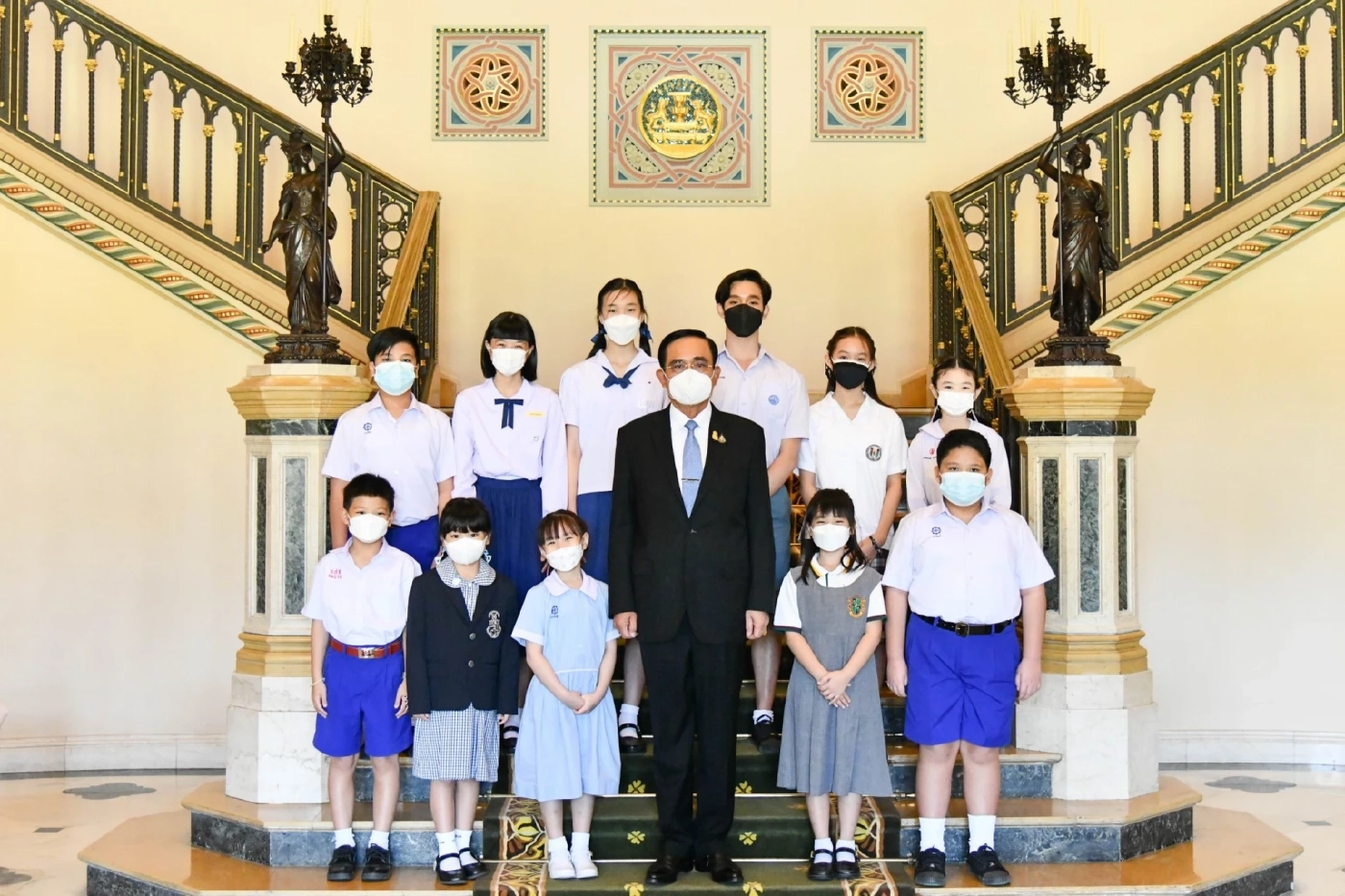 พล.อ.ประยุทธ์ เปิดตึกไทยคู่ฟ้า พาเยาวชนนั่งเก้าอี้นายกฯ รับฟังคนรุ่นใหม่