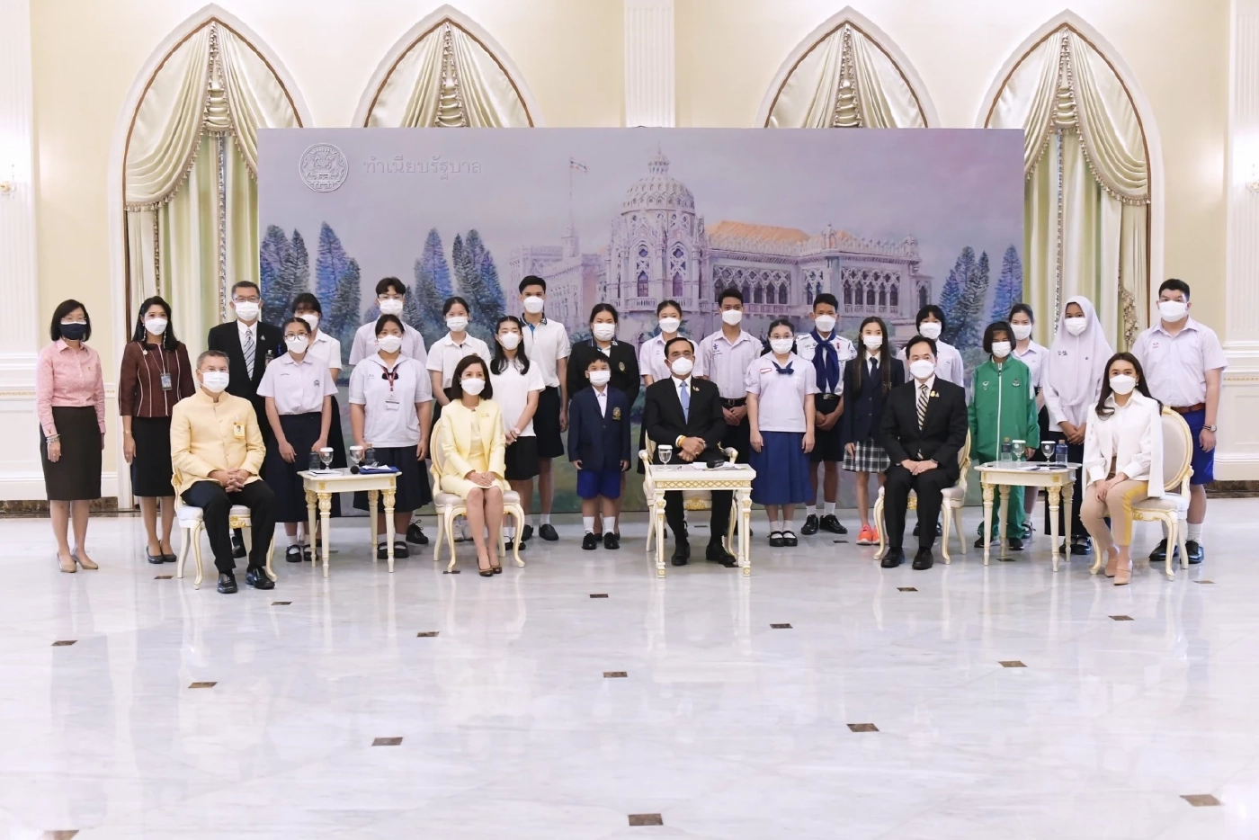 พล.อ.ประยุทธ์ เปิดตึกไทยคู่ฟ้า พาเยาวชนนั่งเก้าอี้นายกฯ รับฟังคนรุ่นใหม่