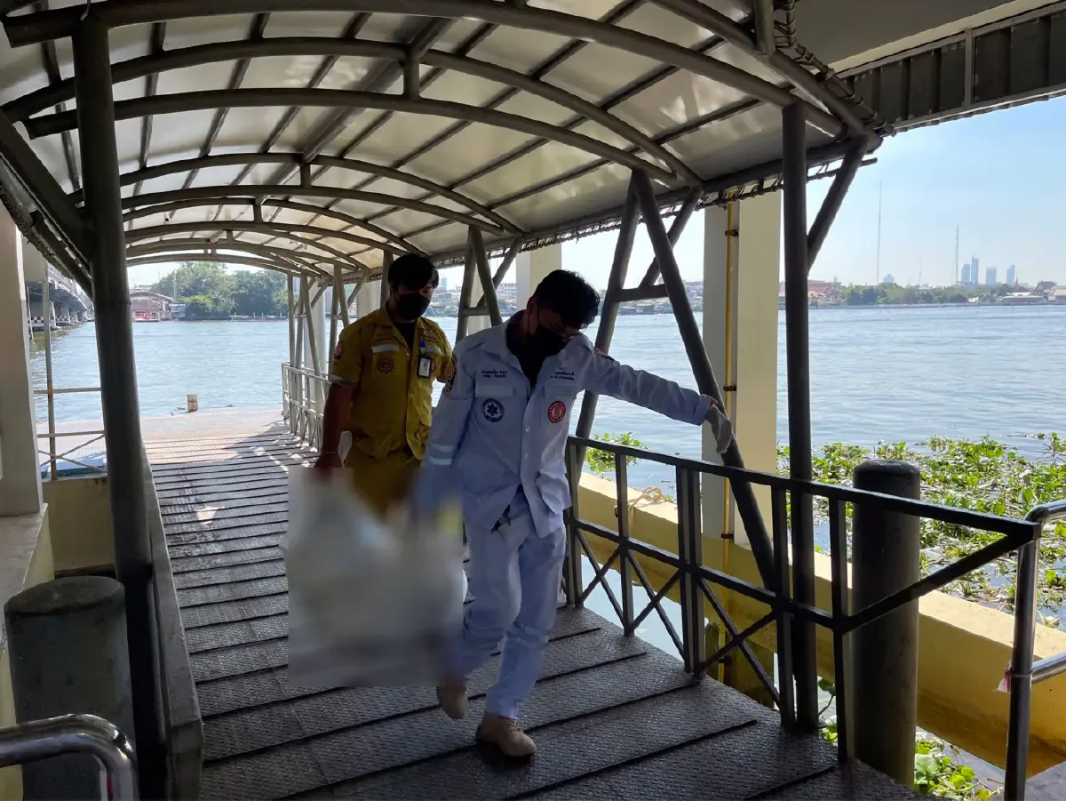 สลด! พบศพแม่และลูกสาววัยขวบเศษ ลอยมาติดโป๊ะท่าเทียบเรือสะพานกรุงธน