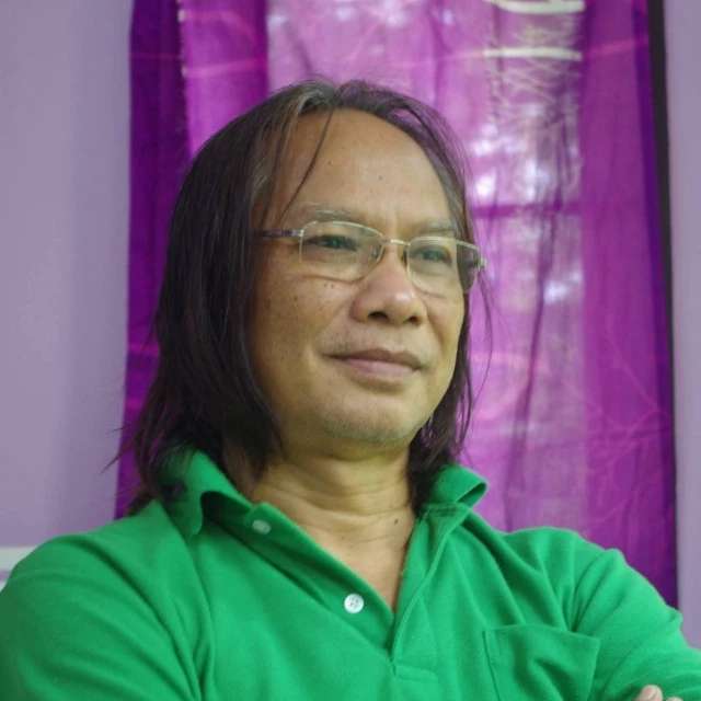 ‘วิมล’ นักเขียนมือทองรางวัลซีไรต์ ชี้ ธนาธร "ผู้นำที่ดี ไม่มีอยู่ในตัวคุณ"