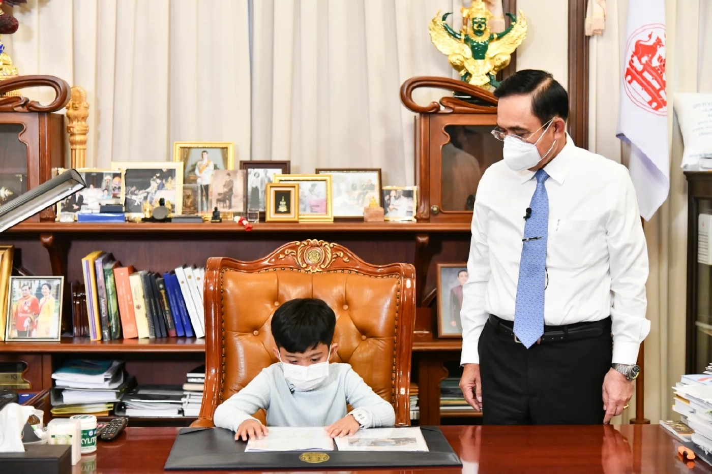 พล.อ.ประยุทธ์ เปิดตึกไทยคู่ฟ้า พาเยาวชนนั่งเก้าอี้นายกฯ รับฟังคนรุ่นใหม่