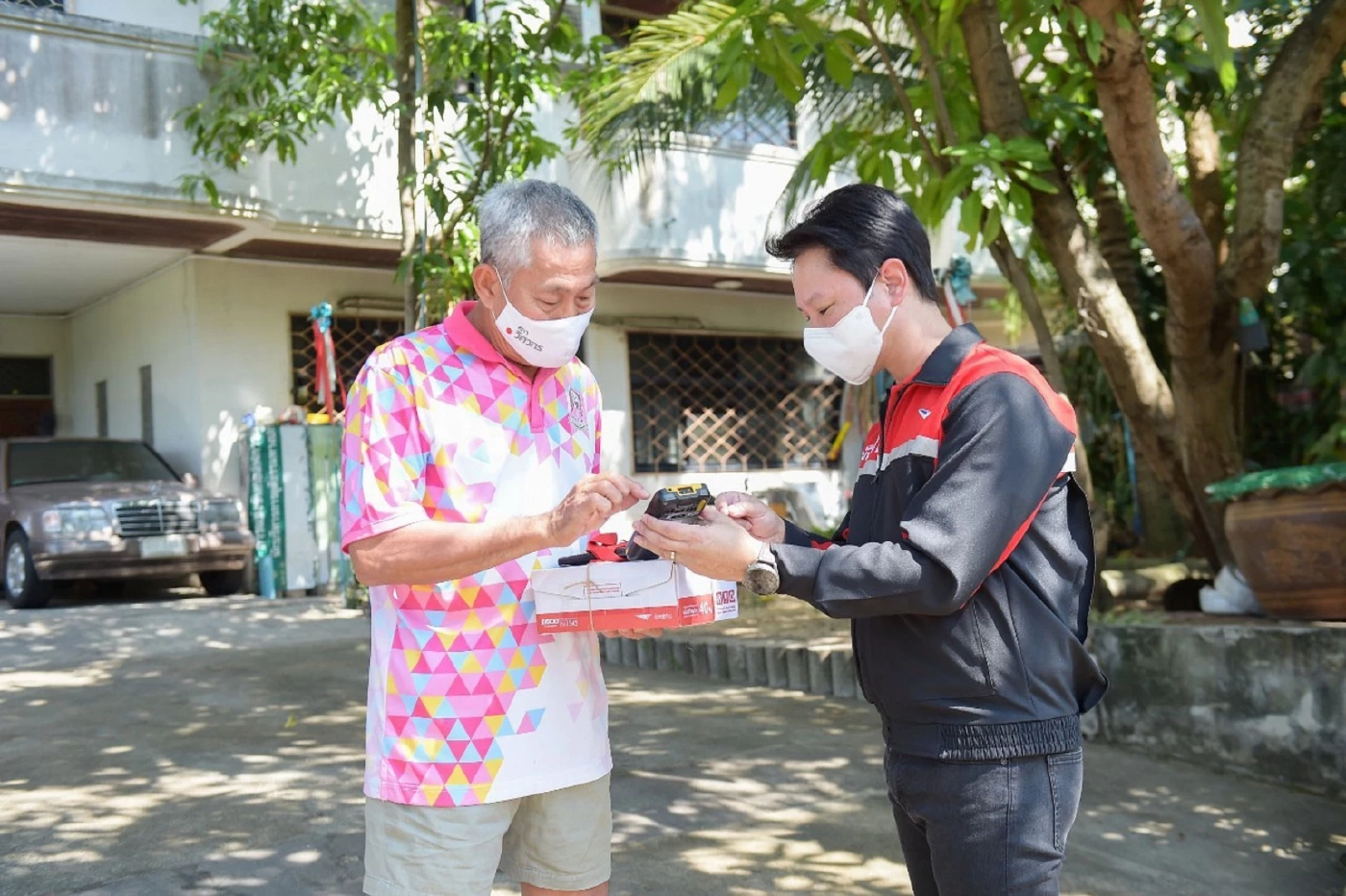 ไปรษณีย์ไทยบริการ “EMS” รับส่งไม่มีวันหยุด