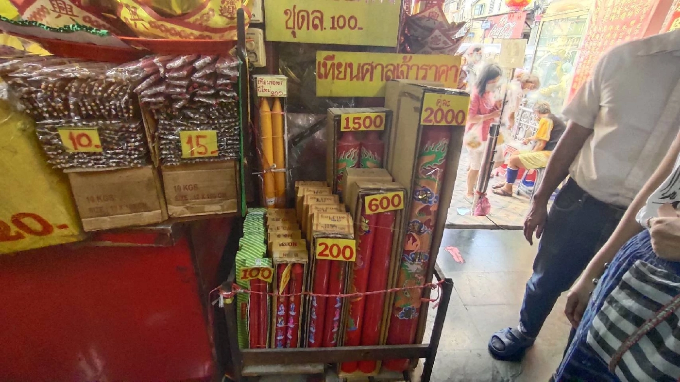 พาณิชย์ลุยตรวจร้านโก่งราคาเครื่องไหว้ศาลเจ้าพ่อเสือ