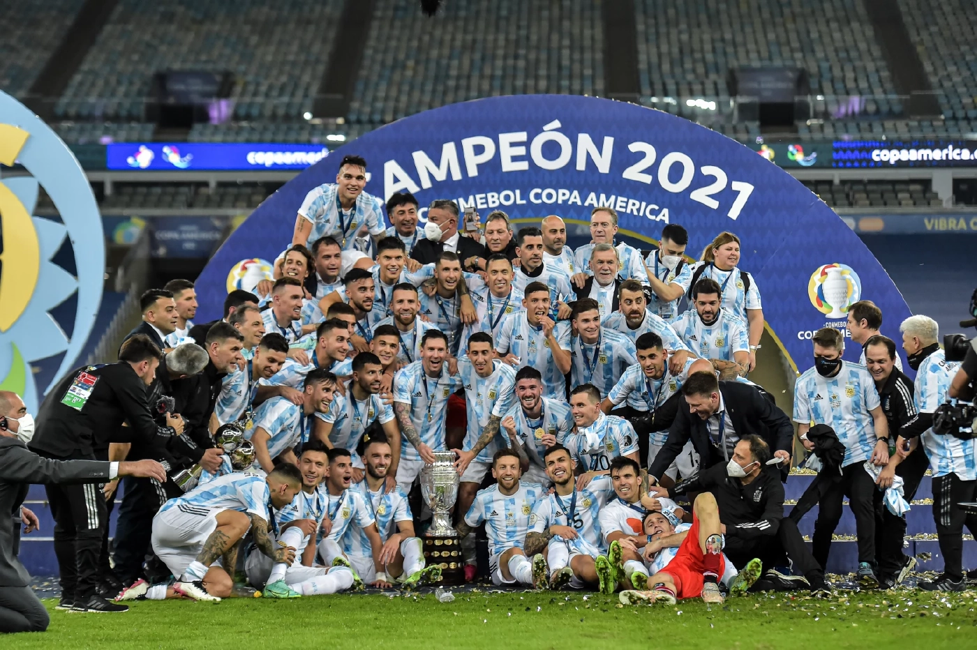 แชมป์เหนือแชมป์! รวม 10 สุดยอดทีมแห่งปี 2021