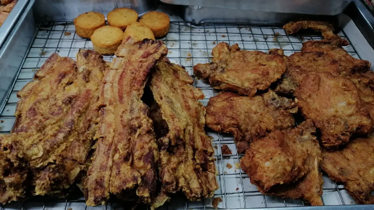 “แหนม-ไส้อั่ว”กาดหลวง-ราคาพุ่งตามราคาหมูแพง