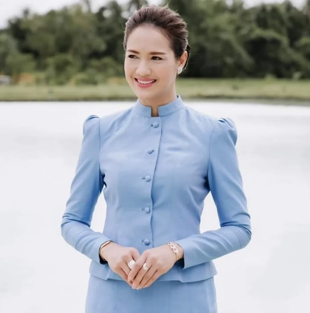 ทำความรู้จัก ส.ส. หญิงคนแรกของ จ.สงขลา "น้ำหอม" สุภาพร กำเนิดผล ปชป.