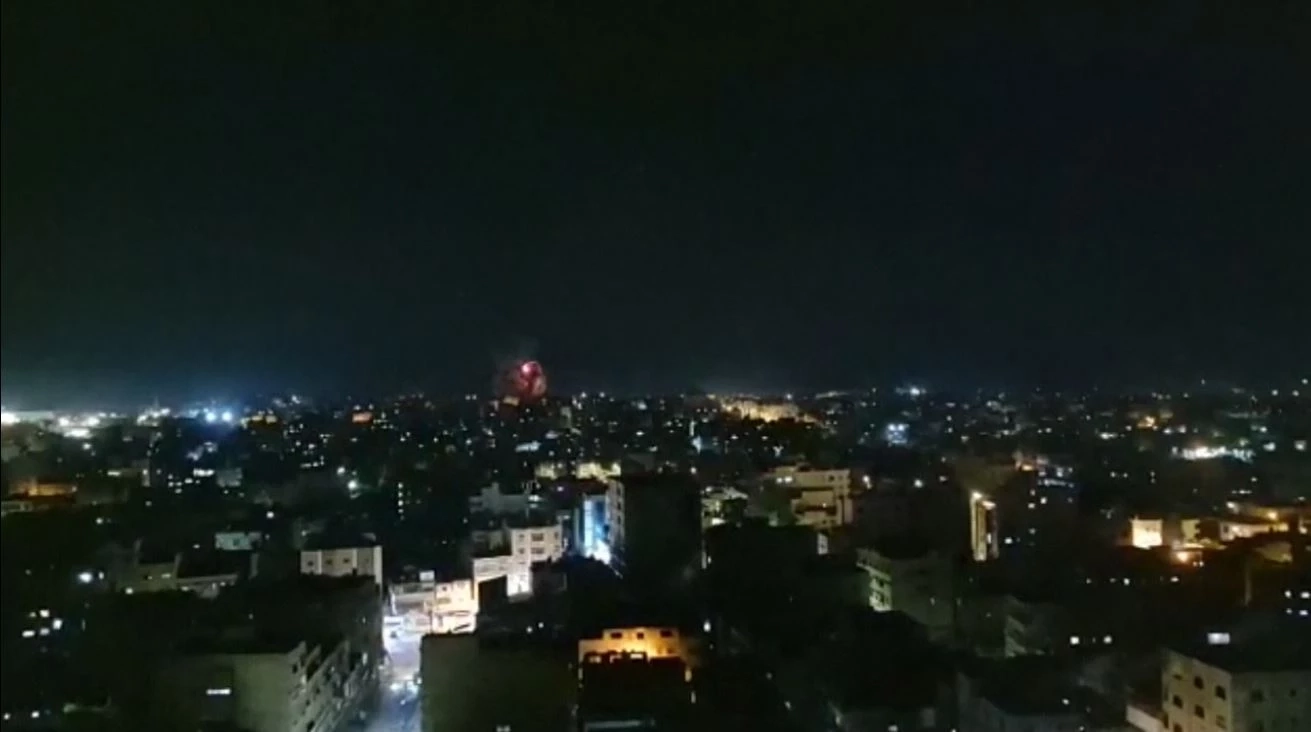 อิสราเอลถล่มฉนวนกาซ่ารับปีใหม่ หลังปาเลสไตน์ซ้อมยิงจรวด