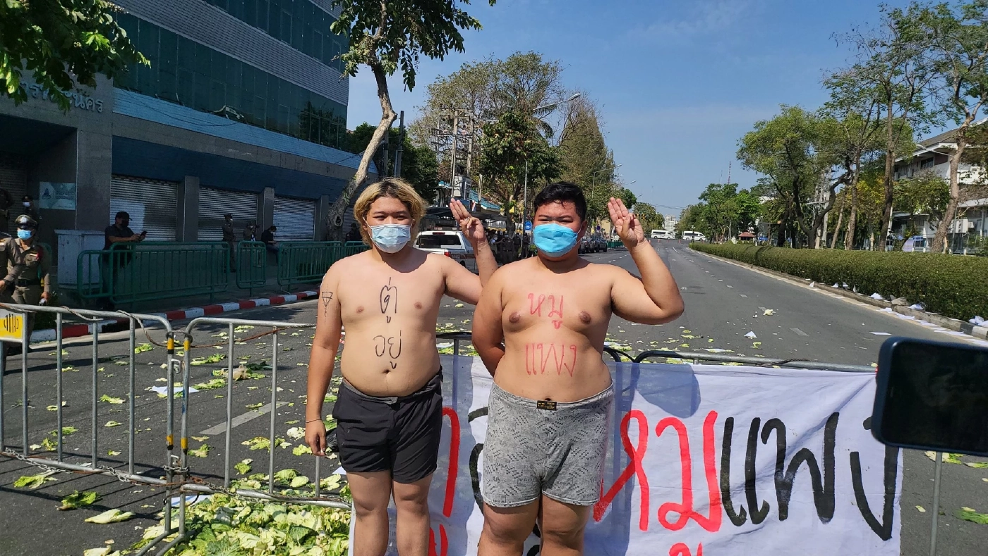 ตู่อยู่หมูแพง ! “เครือข่ายรามคำแหงฯ” จี้รัฐคุมราคาสินค้าแก้ปัญหาของแพง