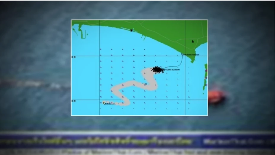 คราบน้ำมันถึงชายหาดเเม่รำพึง จนท.เร่งใช้กระดาษซับน้ำมันแยกออกจากทะเล